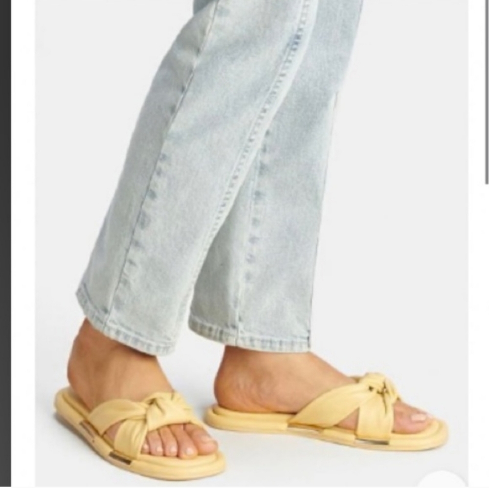 NWOB Coach Brooklyn Knot Strap Slide Sandals. Size 6.5